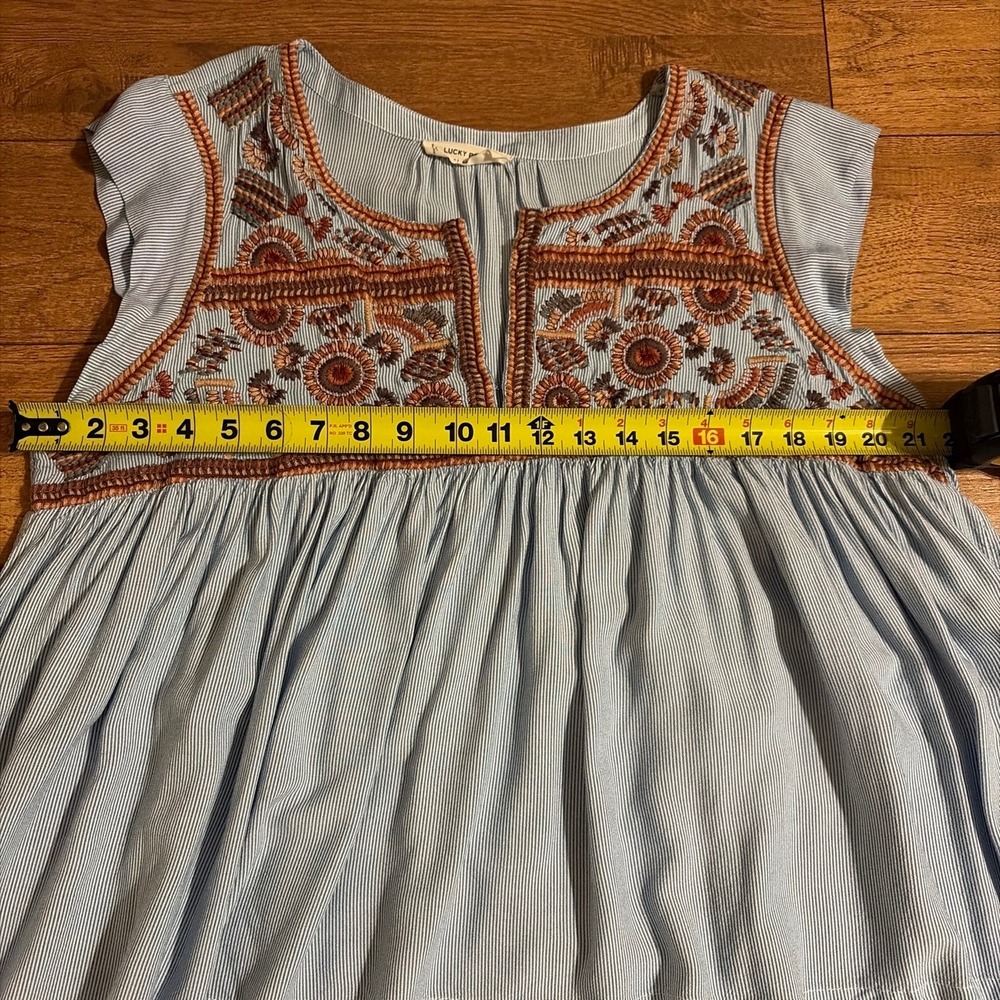 Lucky Brand Embroidered Pinstripe Babydoll Top Blue White XL Boho Cap Sleeve - Picture 5 of 9